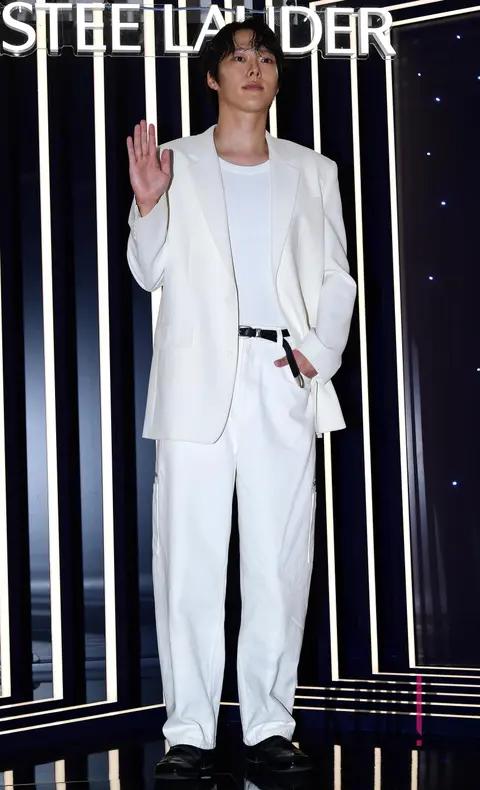 Jang Ki-yong — Launch