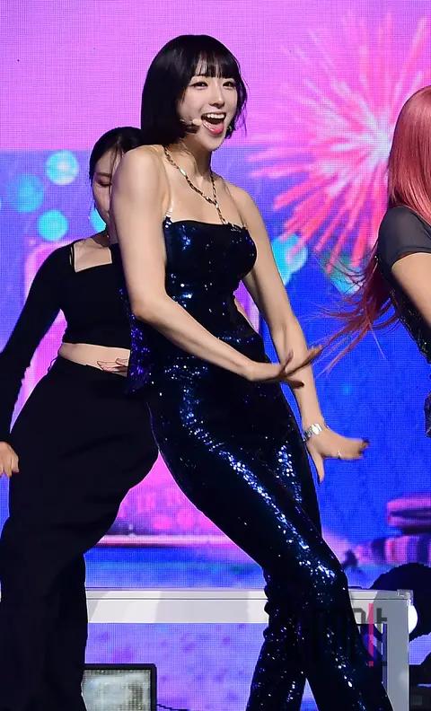 Riina (HYKE) — Showcase