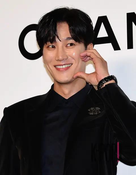 Ahn Bo-hyun — Launch