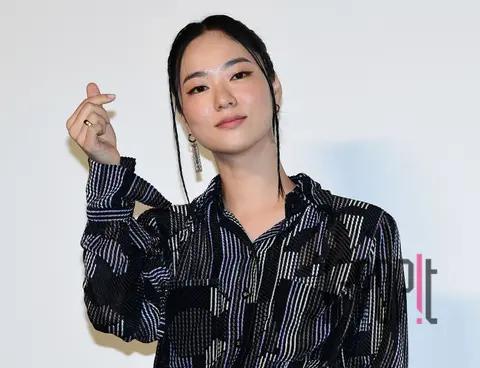 Jeon Yeo-bin — Launch