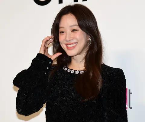 Jeong Ryeo-won — Launch