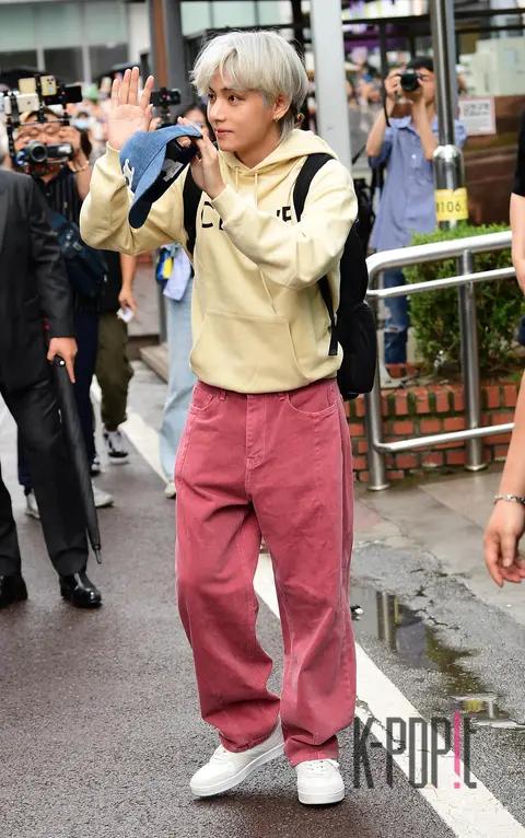 V (BTS) — Music Bank Arrival