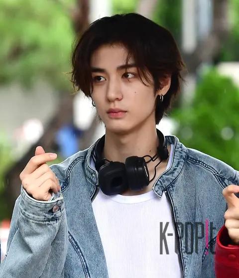 Lee Han (BOYNEXTDOOR) — Music Bank Arrival