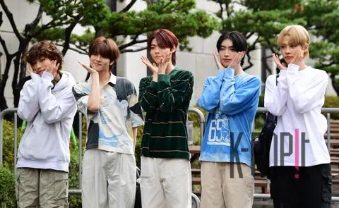 Pau — Music Bank Arrival