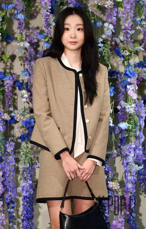 Kim Da-mi — Launch