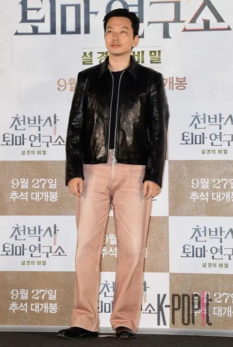 Lee Dong-hwi — Cheon Doctor Exorcism Research Institute Press Screening