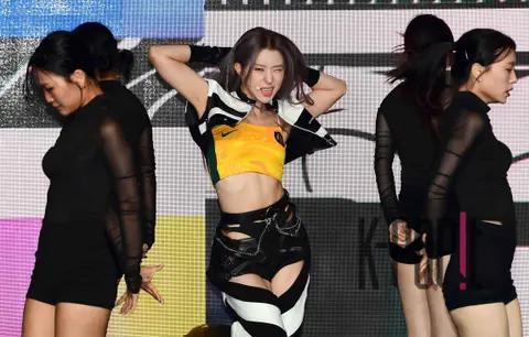 Rockingdoll Loa — Showcase