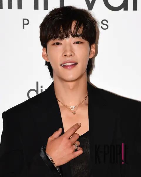 Woo Do-hwan — Launch