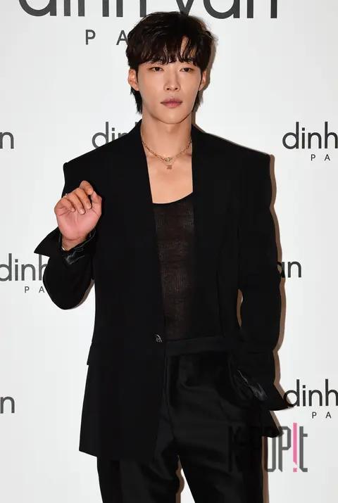 Woo Do-hwan — Launch