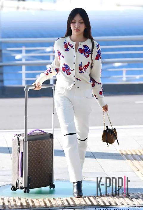Hyein (NewJeans) — Airport