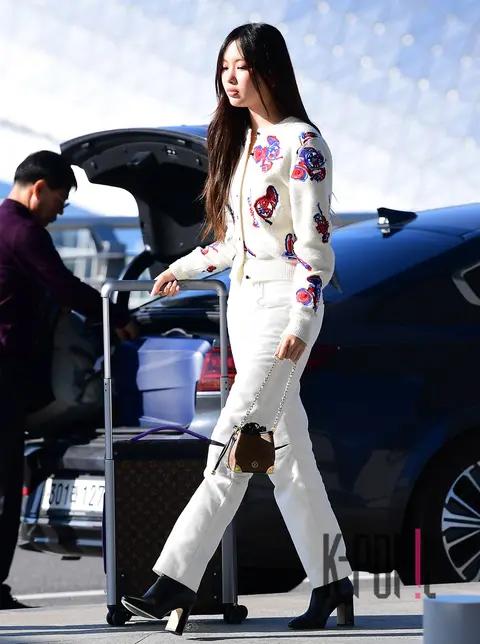 Hyein (NewJeans) — Airport