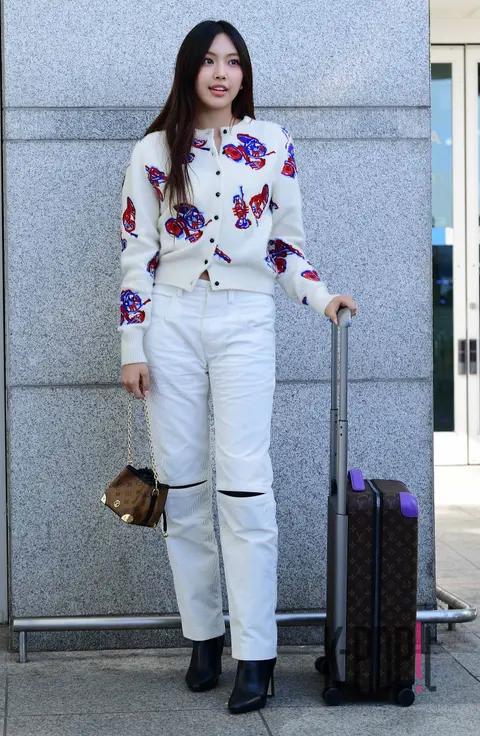 Hyein (NewJeans) — Airport