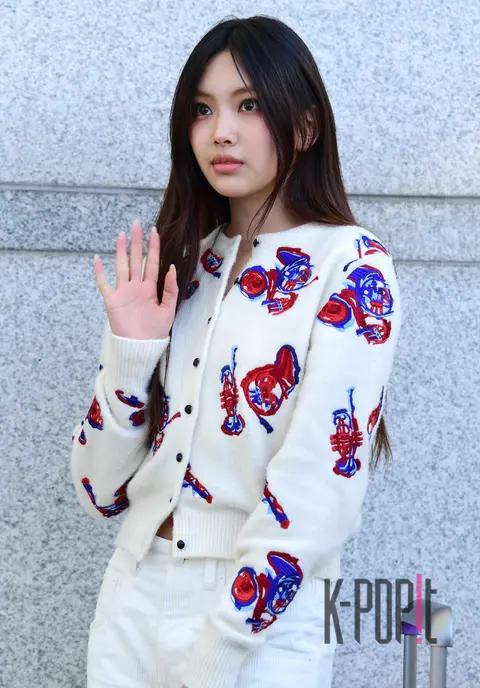 Hyein (NewJeans) — Airport