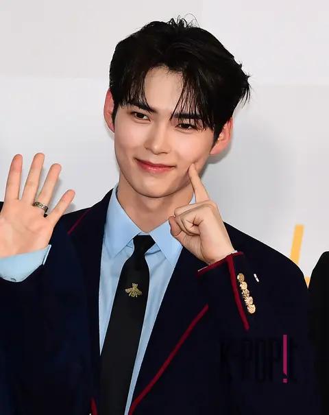 Sung Han-bin (ZEROBASEONE) — The Fact Music Awards