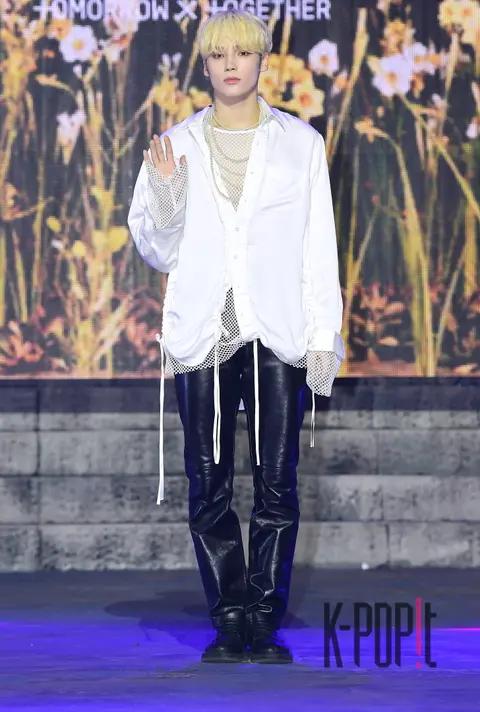 Hueningkai (TXT) — Showcase