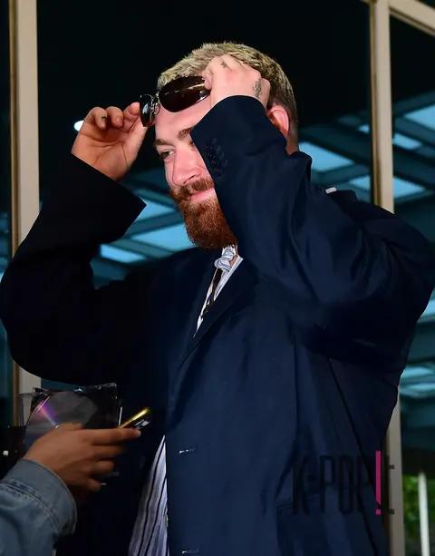 Sam Smith — Airport