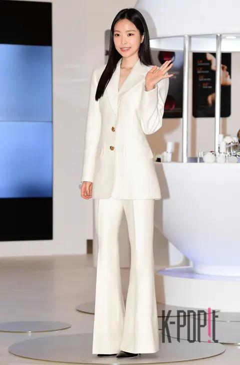 Son Na-eun — Launch