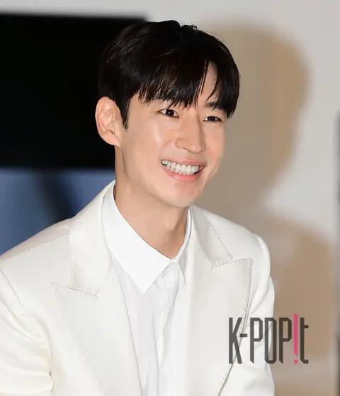Lee Je-hoon — Launch