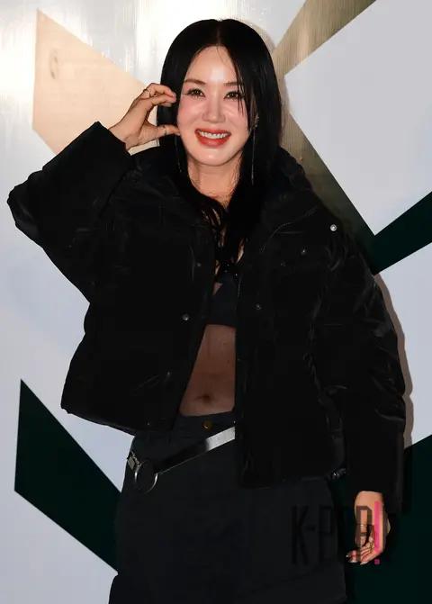 Uhm Jung-hwa — Launch