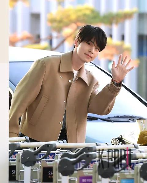 Airport — Lee Dong-wook
