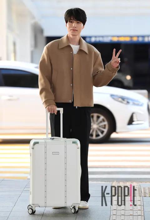 Airport — Lee Dong-wook