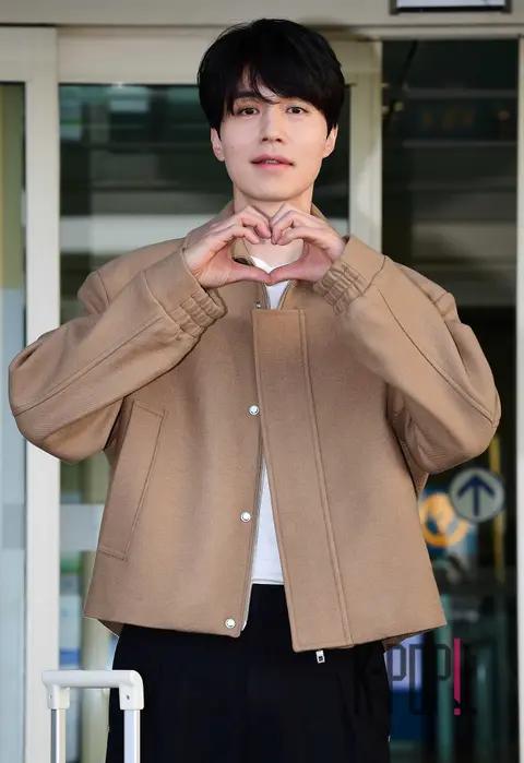 Airport — Lee Dong-wook
