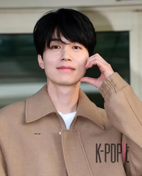 Airport — Lee Dong-wook