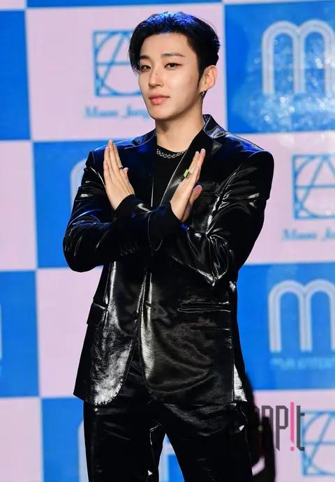 Moon Jong-up — Showcase