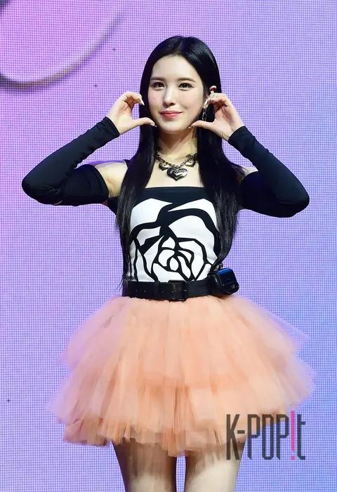 WEEEKLY Jae-hee — Showcase