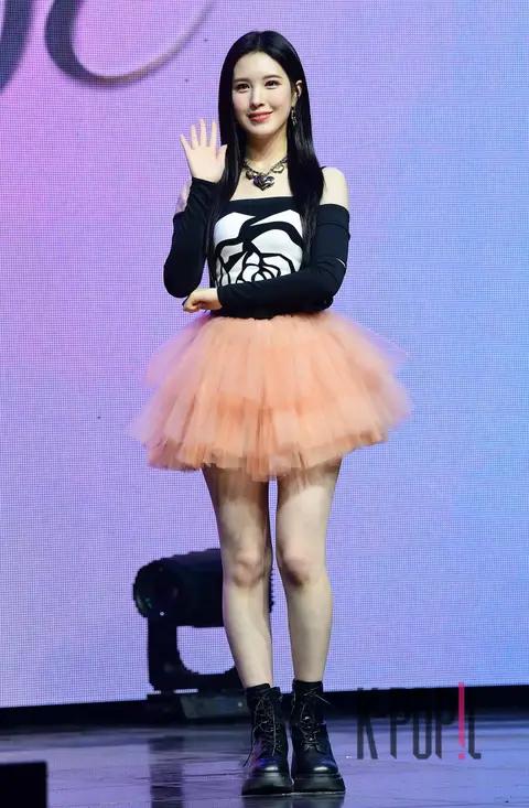 WEEEKLY Jae-hee — Showcase