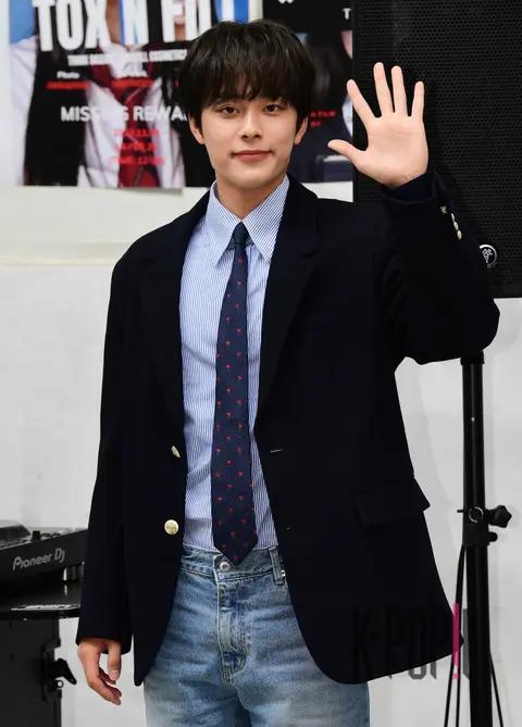 Yoo Seon-ho — Launch