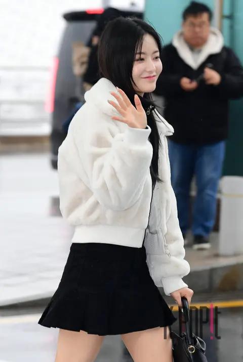 Kina (FIFTY FIFTY) — Airport