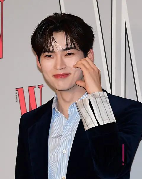 Sung Han-bin (ZEROBASEONE) — W Campaign