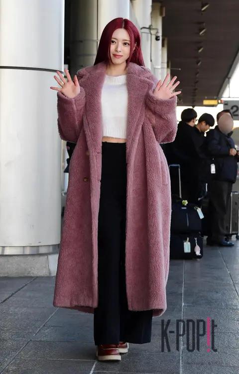 YUNA (ITZY) — Airport