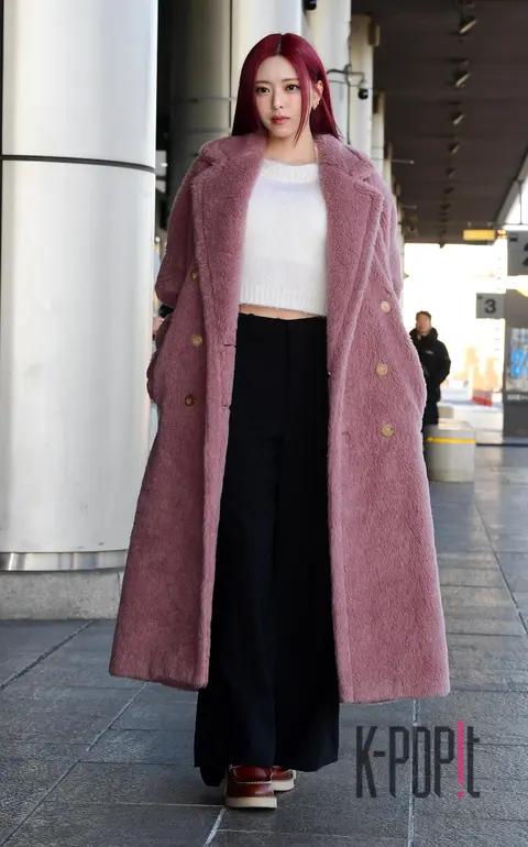 YUNA (ITZY) — Airport