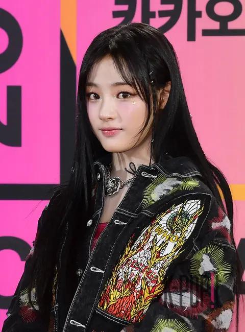 Minji (NewJeans) — Melon Red Carpet
