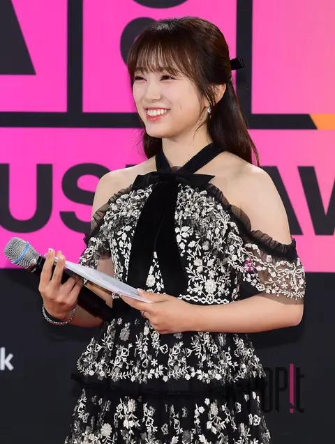 Yabuki Nako — Melon Red Carpet
