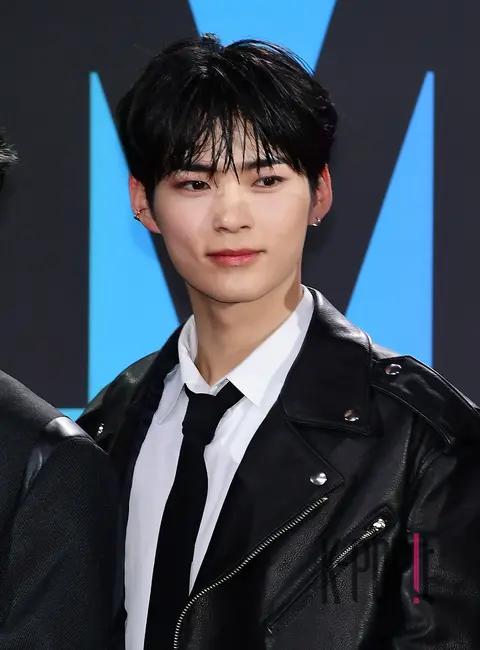 Sung Han-bin (ZEROBASEONE) — Melon Red Carpet
