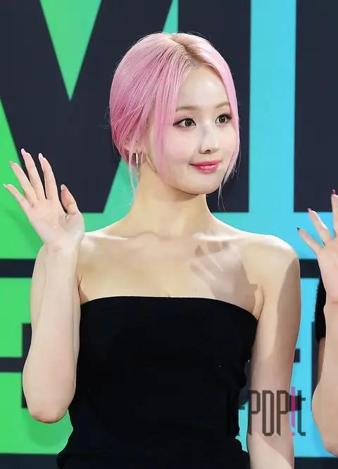 Belle (KISS OF LIFE) — Melon Red Carpet