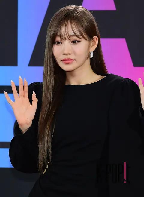 Julie (KISS OF LIFE) — Melon Red Carpet