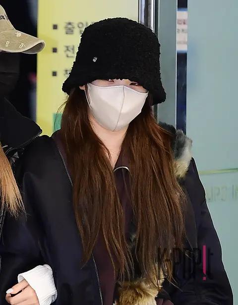 Chaewon (LE SSERAFIM) — Airport