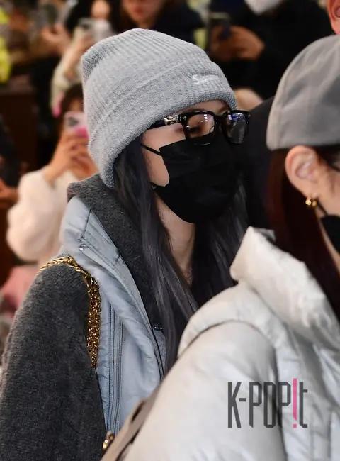 SAKURA (LE SSERAFIM) — Airport