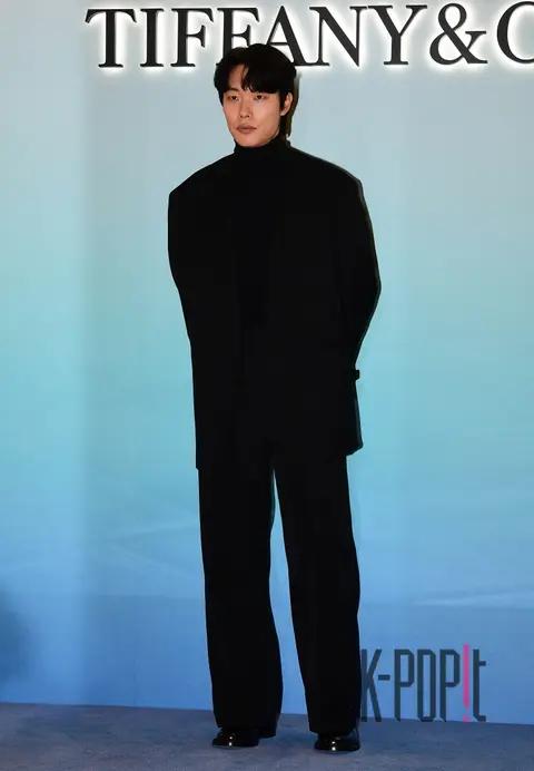 Ryu Jun-yeol — Launch