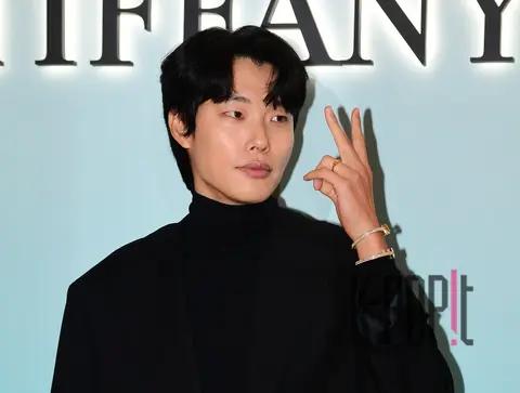 Ryu Jun-yeol — Launch