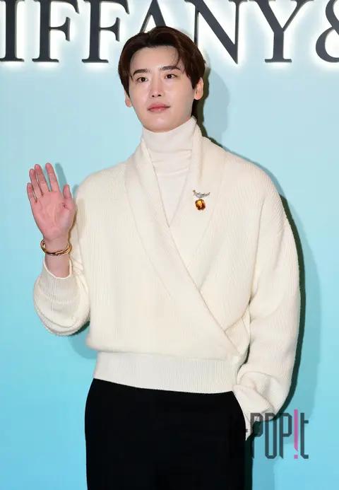Lee Jong-suk — Launch