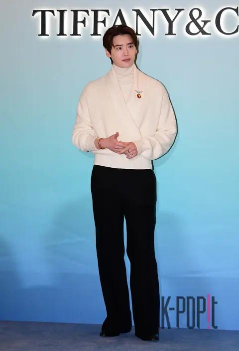 Lee Jong-suk — Launch