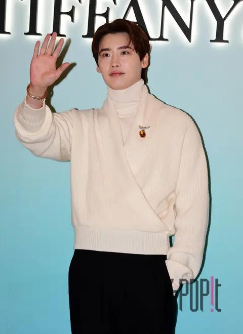 Lee Jong-suk — Launch