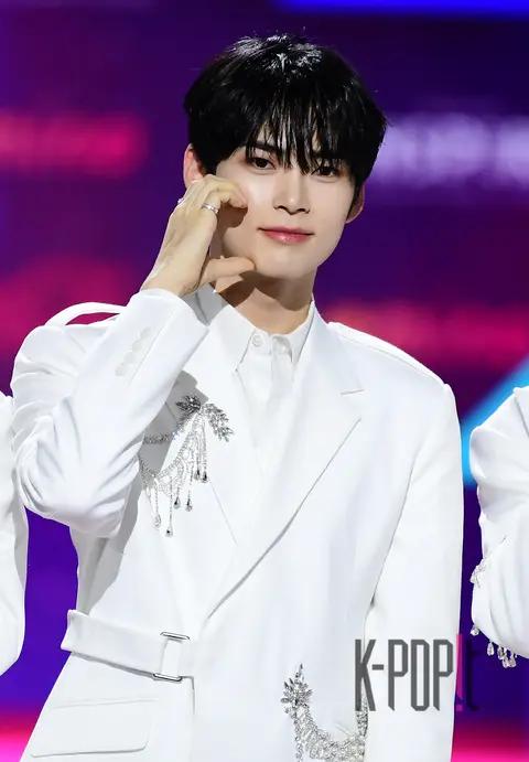 Sung Han-bin (ZEROBASEONE) — SBS Gayo Daejeon