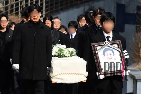 Joint Photography Pool — Lee Sun-kyun Funeral Procession