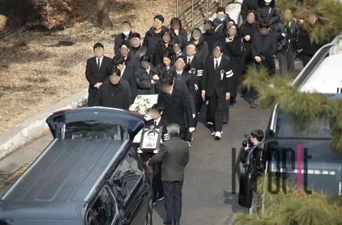Joint Photography Pool — Lee Sun-kyun Funeral Procession